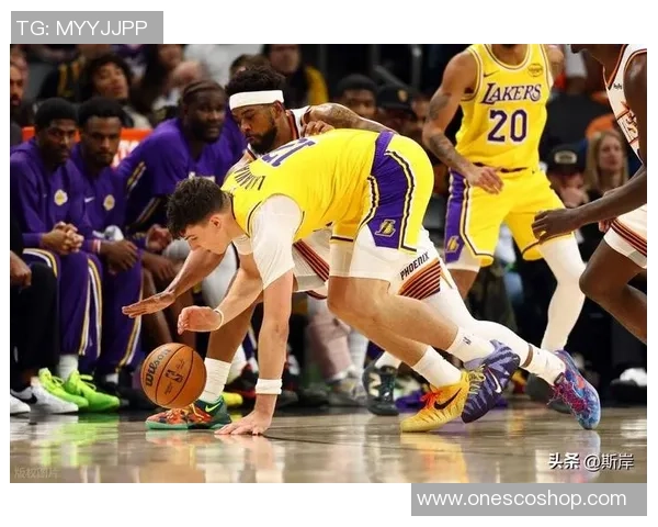 湖人对决国王精彩录像回放分析全场精彩瞬间与球员表现点评